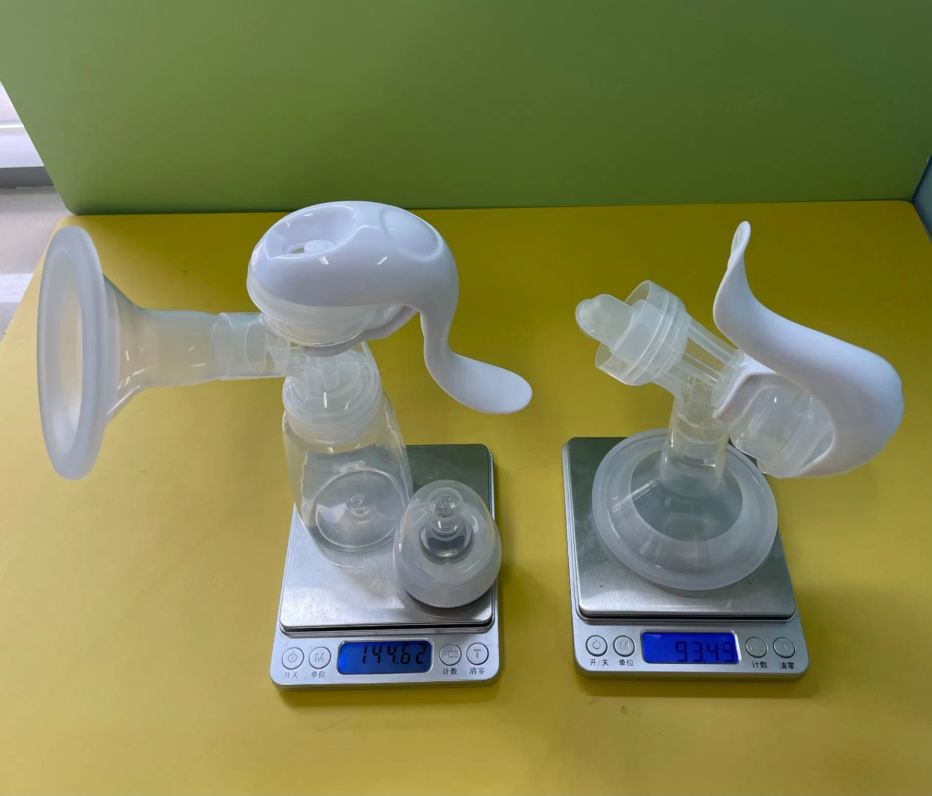 New Design Standard Neck High-Grade Manual Breast Pump with Storage Bottle