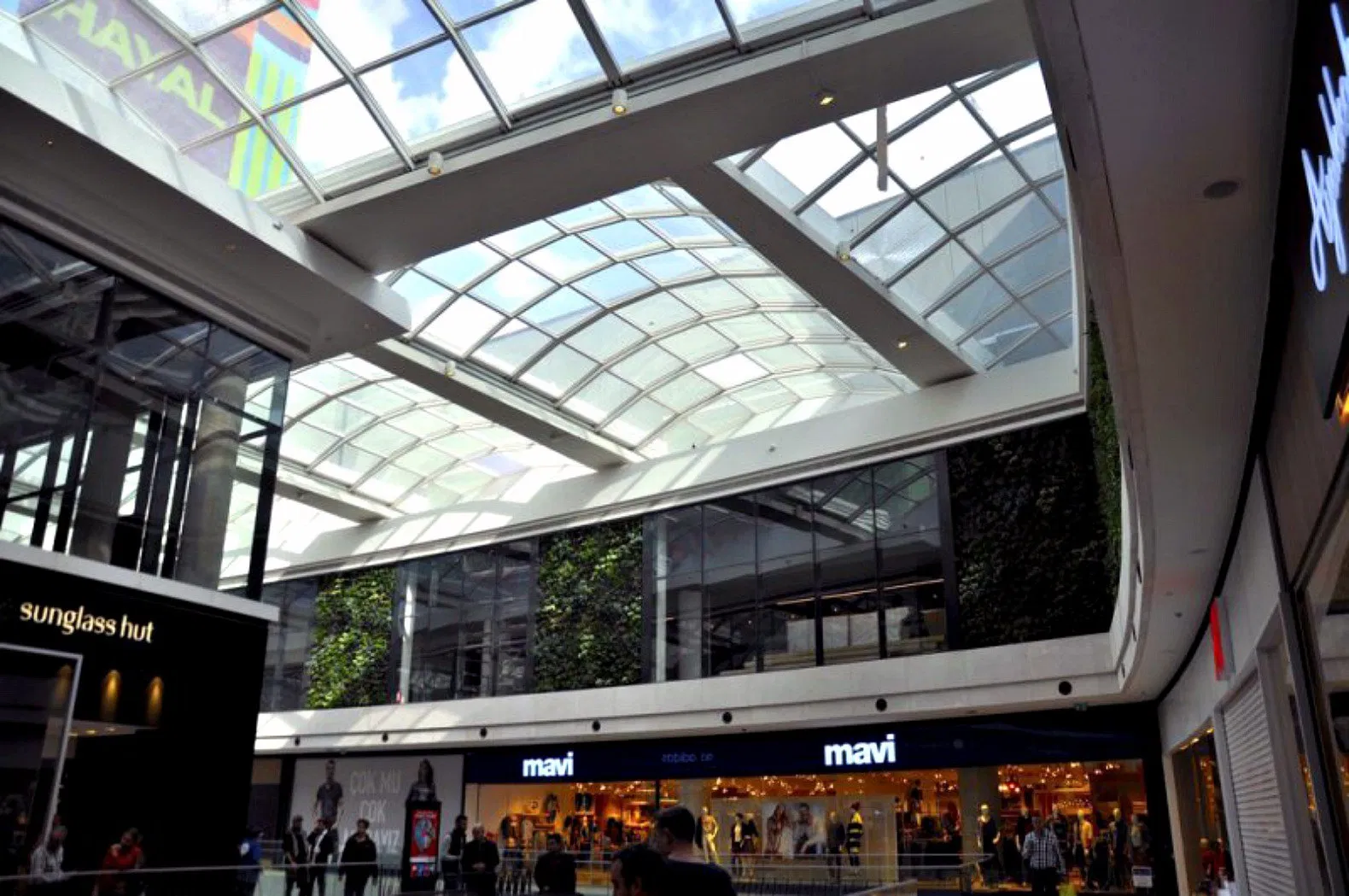 Prefab Light Steel Structure Supermarket Shop Mall Building with Glass Curtain Wall