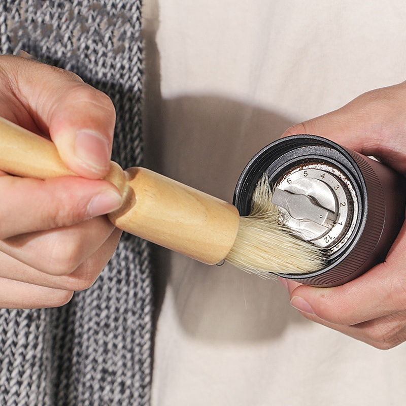 Щетка для чистки кофемолки с деревянной ручкой