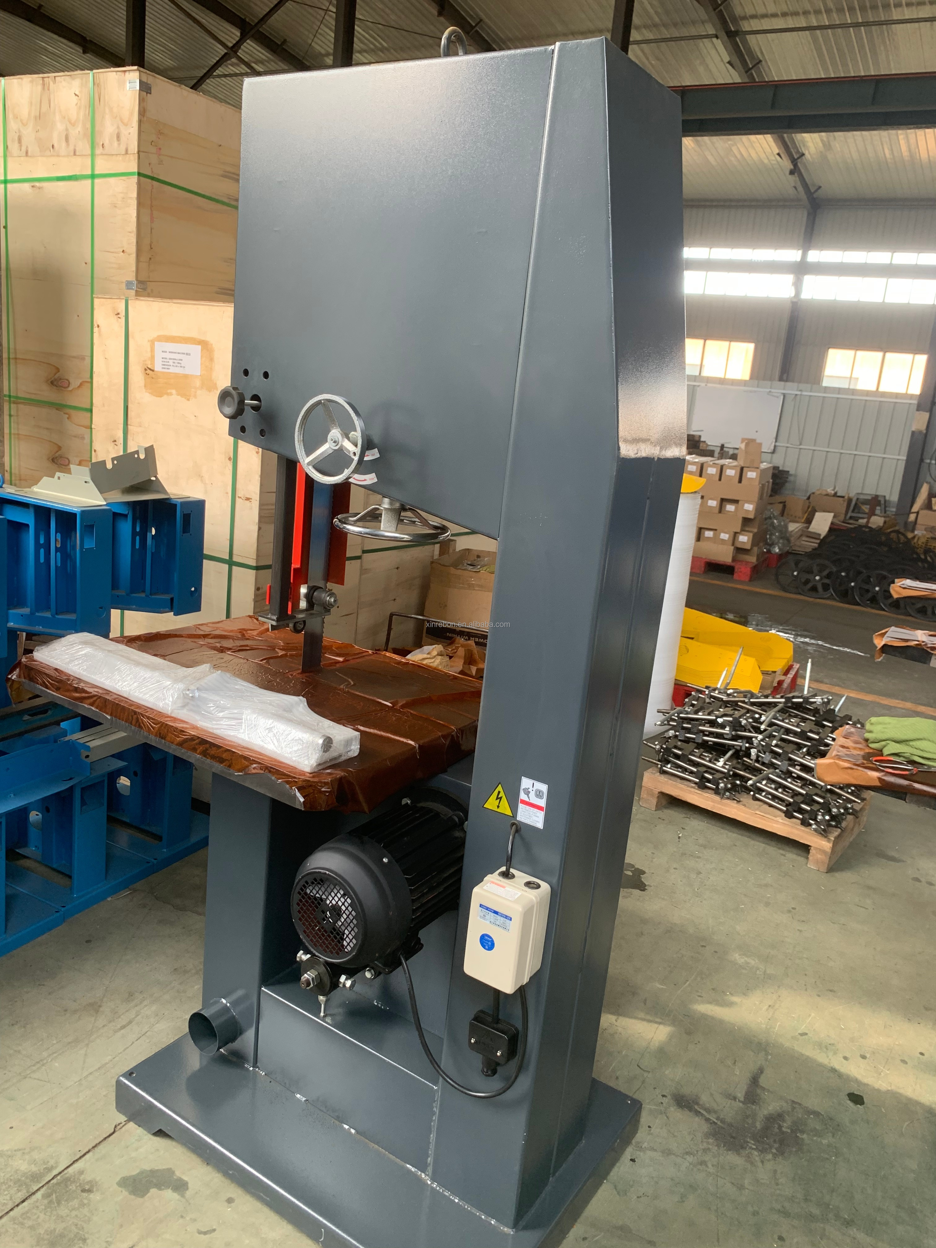 Станок ленточнопильный вертикальный промышленный по дереву 64-81 см