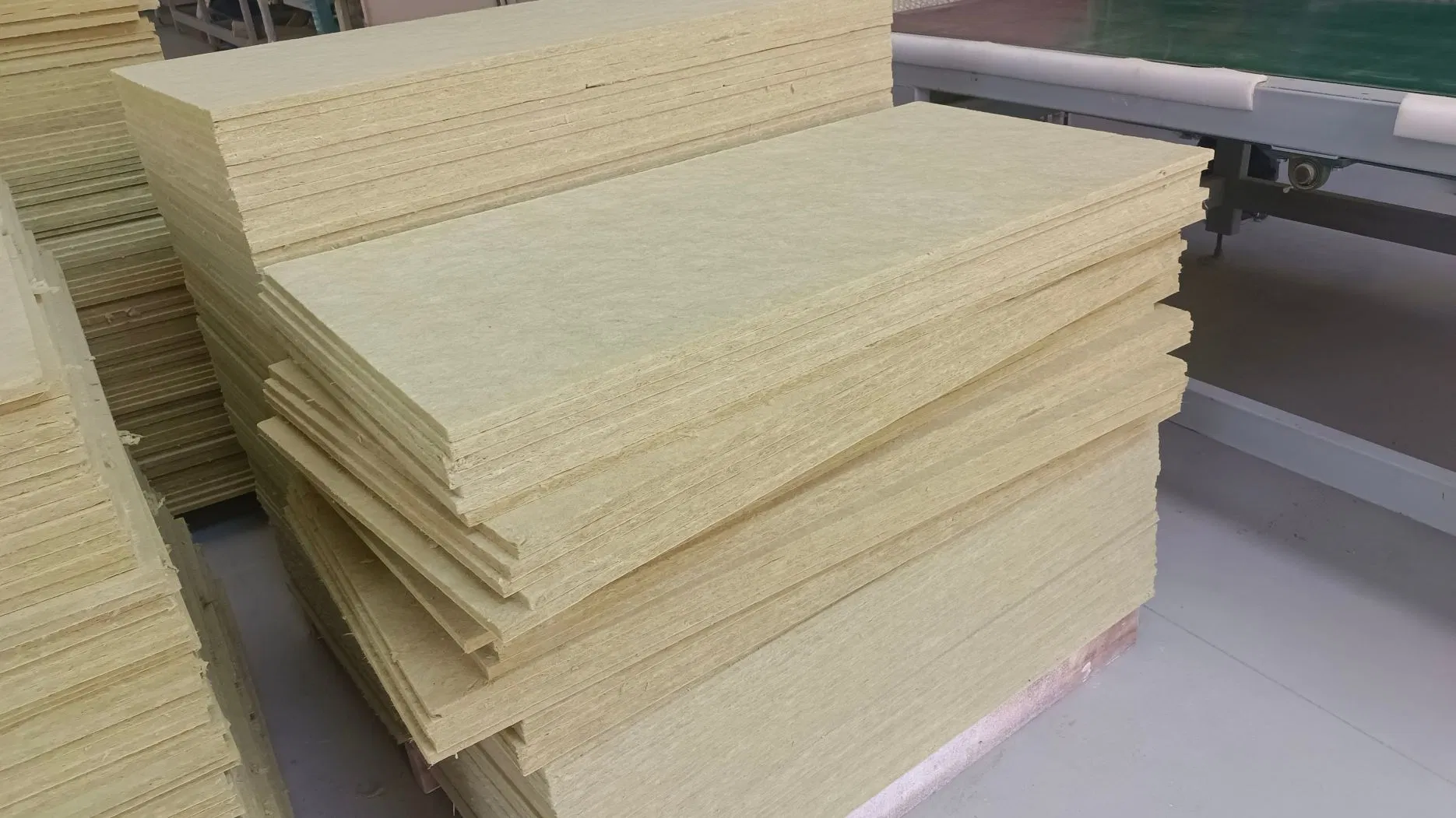 Factory Supply Sound-Absorbing Fire Protection Rock Wool Acoustic Ceiling Insulation