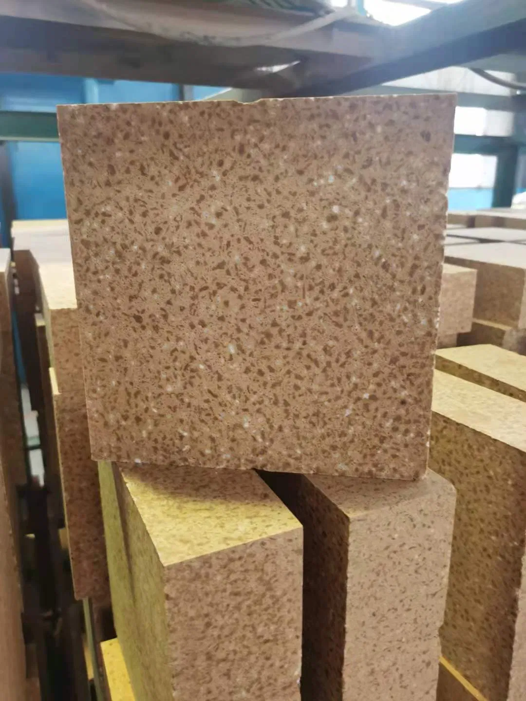 Магнезито-глиноземистый кирпич MLJ85 для зоны перехода цементной печи