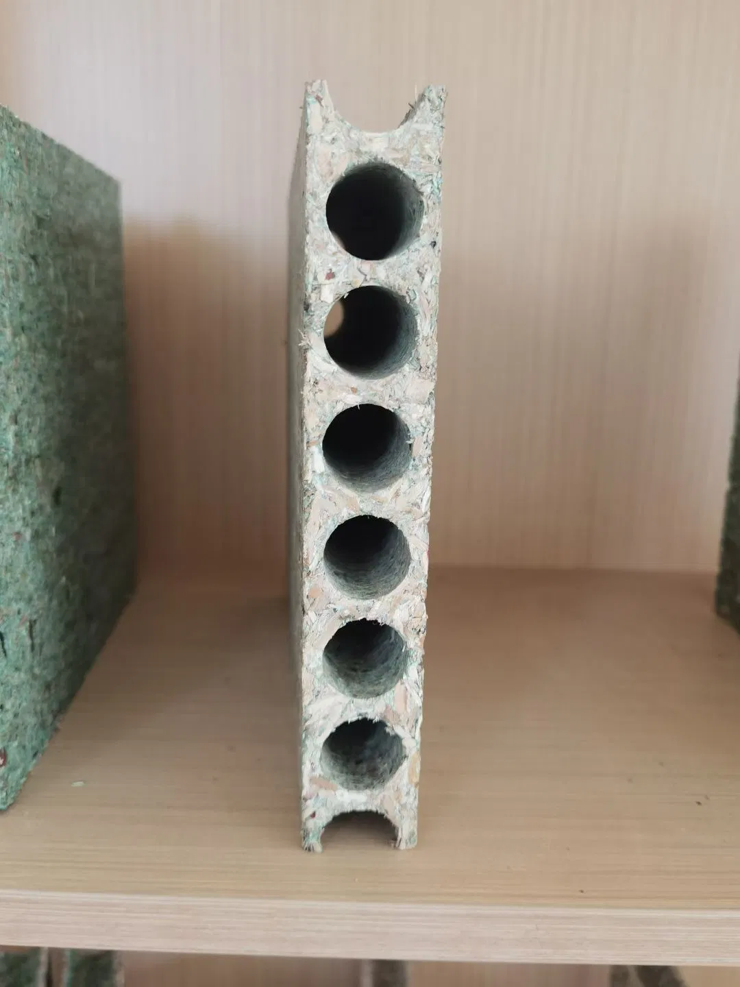 Moisture Proof Hollow Particleboard 2090*1180 mm Hollow Chip Board