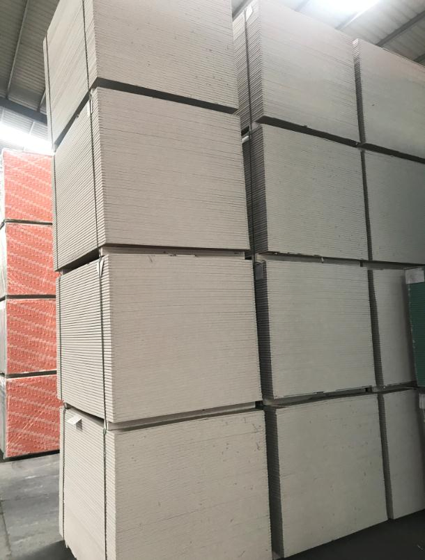 High Quality Gypsum Board/ Plasterboard/ Drywall/ Natural Gypsum Factory Price