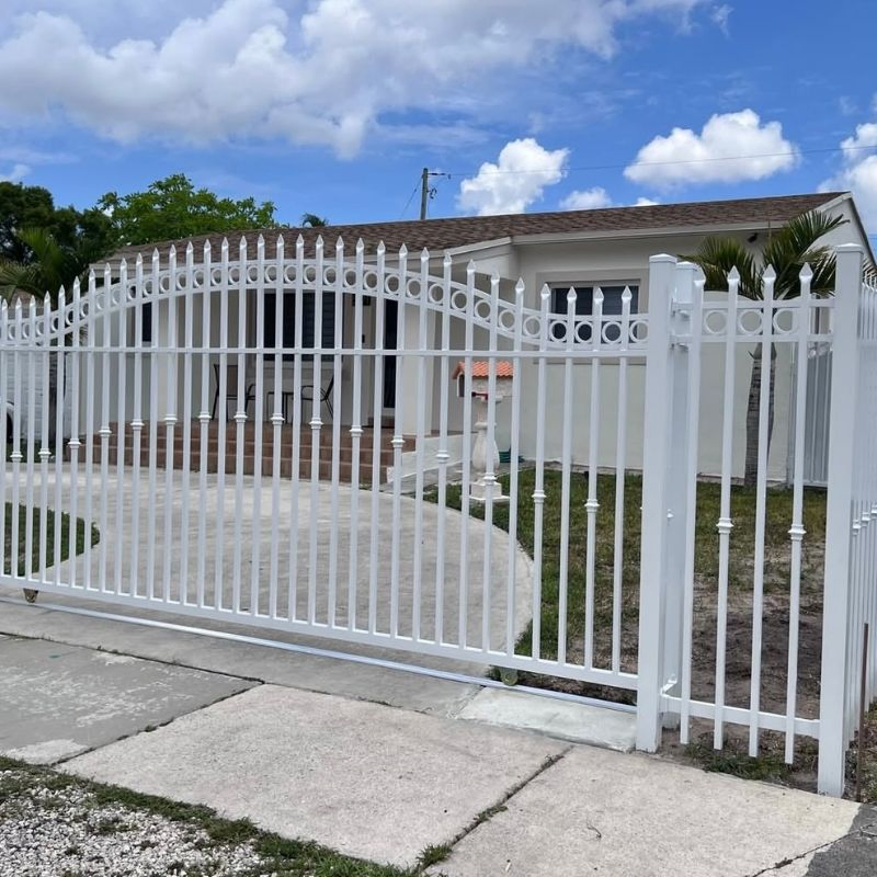Rustproof Aluminum Courtyard Barrier Fence with Customized Patterns