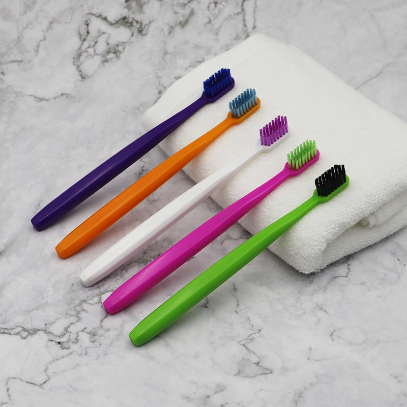 Travel/Home/Hotel Use Wide Brush Head Colorful PP Handle Soft Bristles Adult Toothbrush