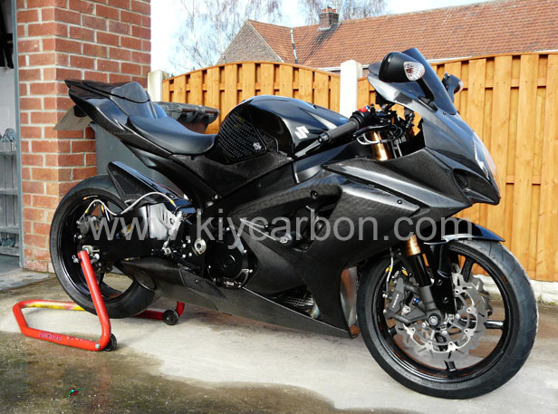 Запасные части из карбона для Suzuki GSXR 1000: крылья, обтекатели, хаггеры