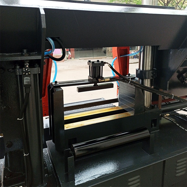 Станок ленточнопильный горизонтальный по металлу