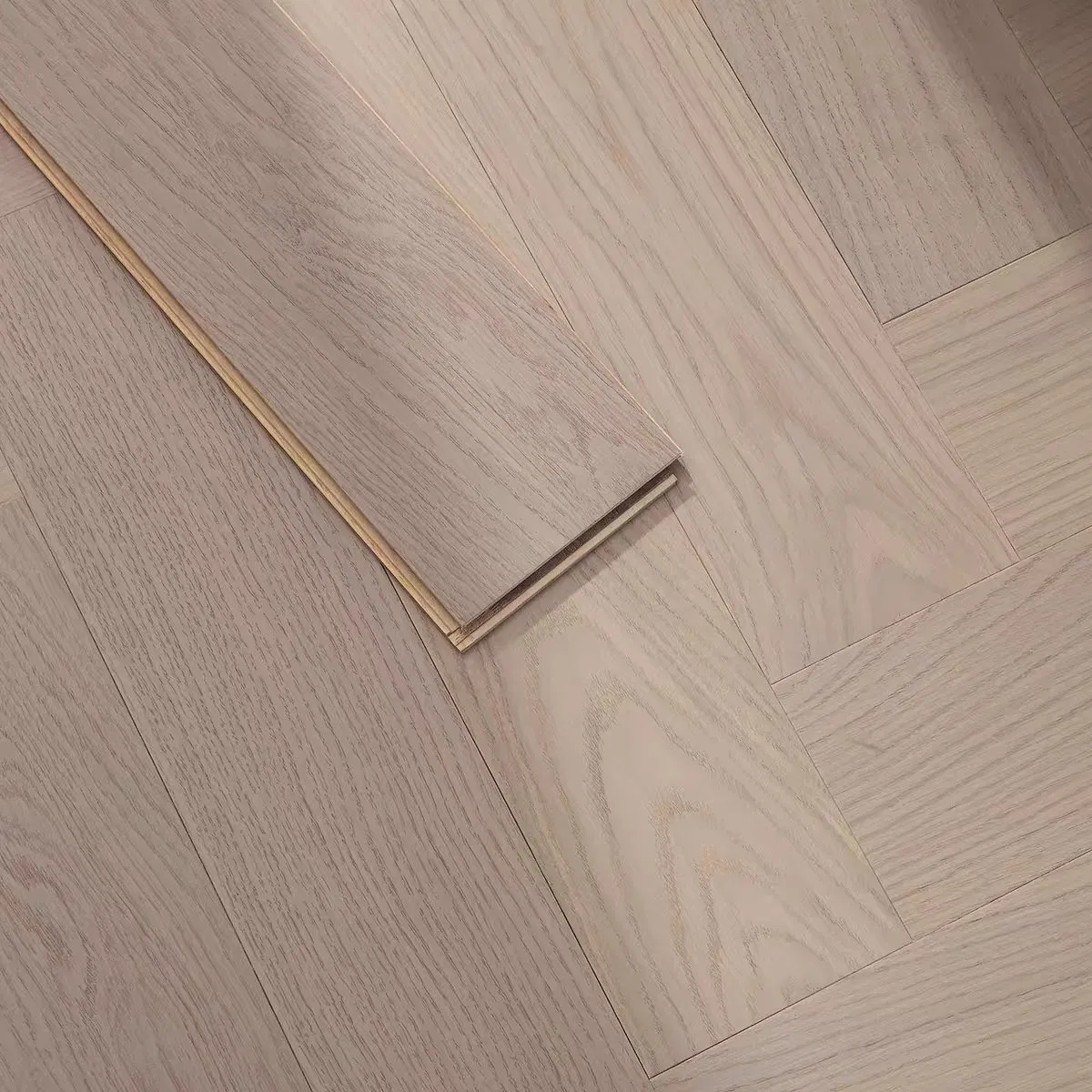 Водостойкий ламинат «Ёлочка» 8-12 мм, европейский стиль