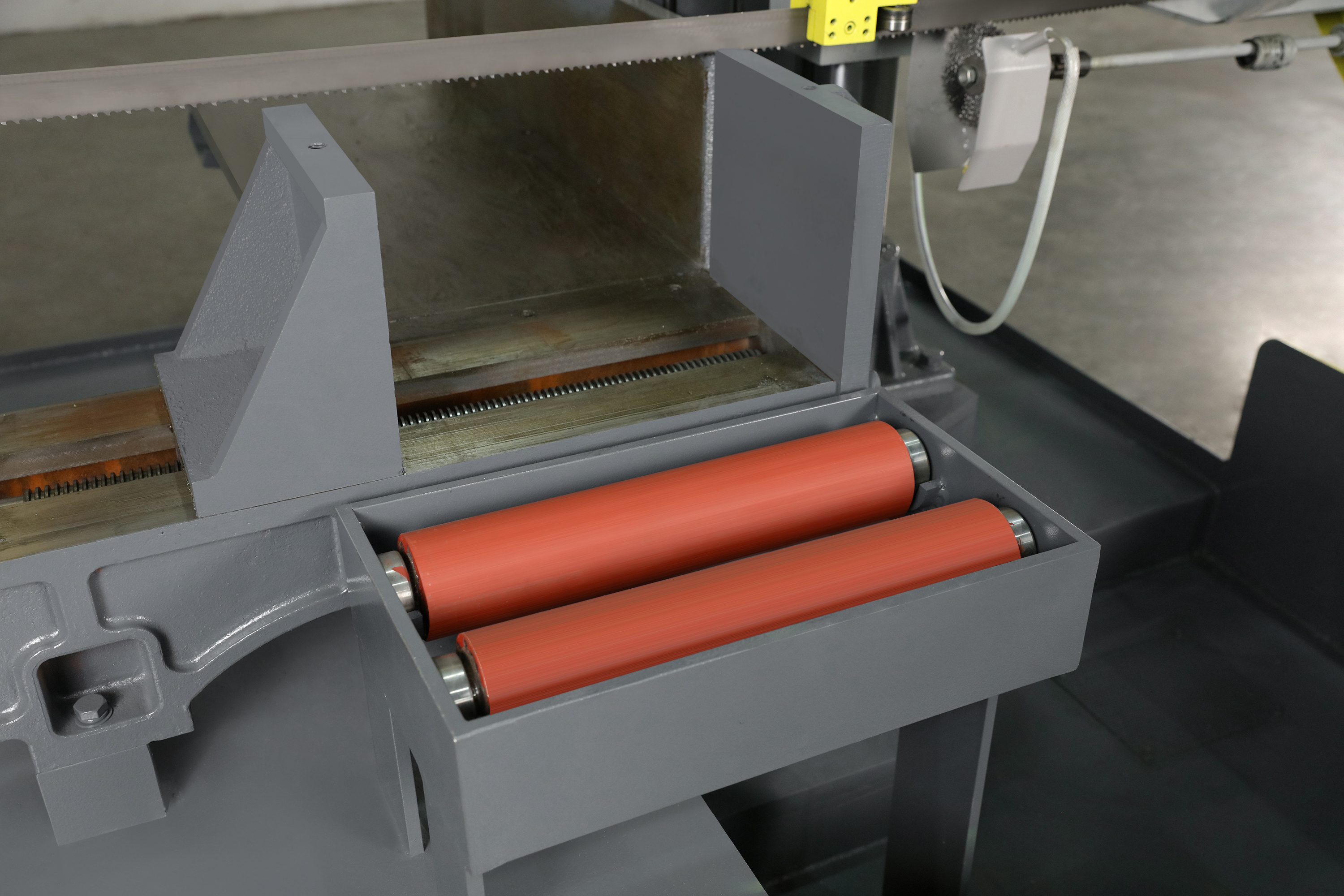 Ленточная пила по металлу автоматическая промышленная