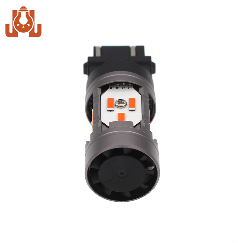 Светодиодная лампа 3157 красная для стоп-сигнала и поворотника