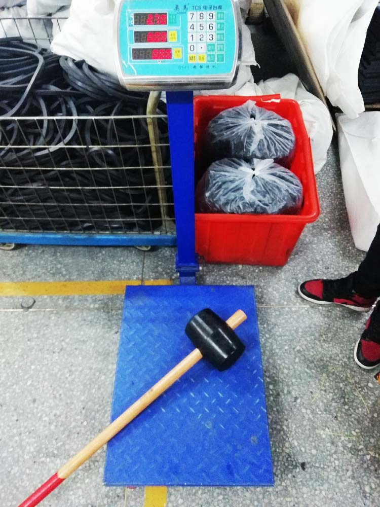 Wooden Handle Flooring Tile Installation White Double-Headed Rubber Mallet Hammer