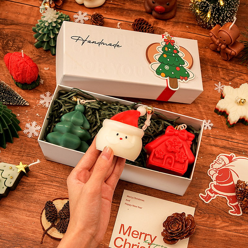 Artisan Christmas Candles for Creating a Cozy Home Atmosphere