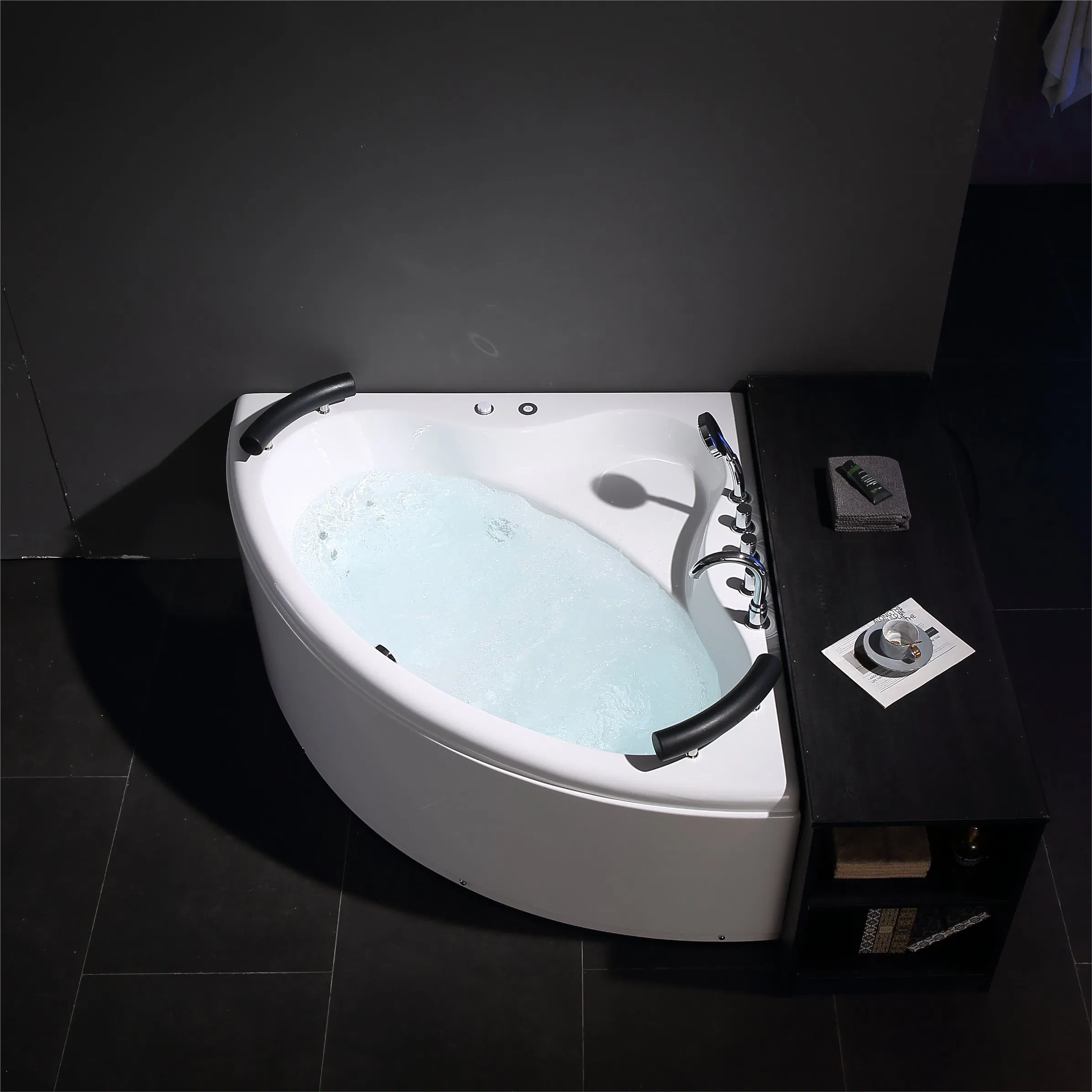 Угловая акриловая ванна с гидромассажем DEWO