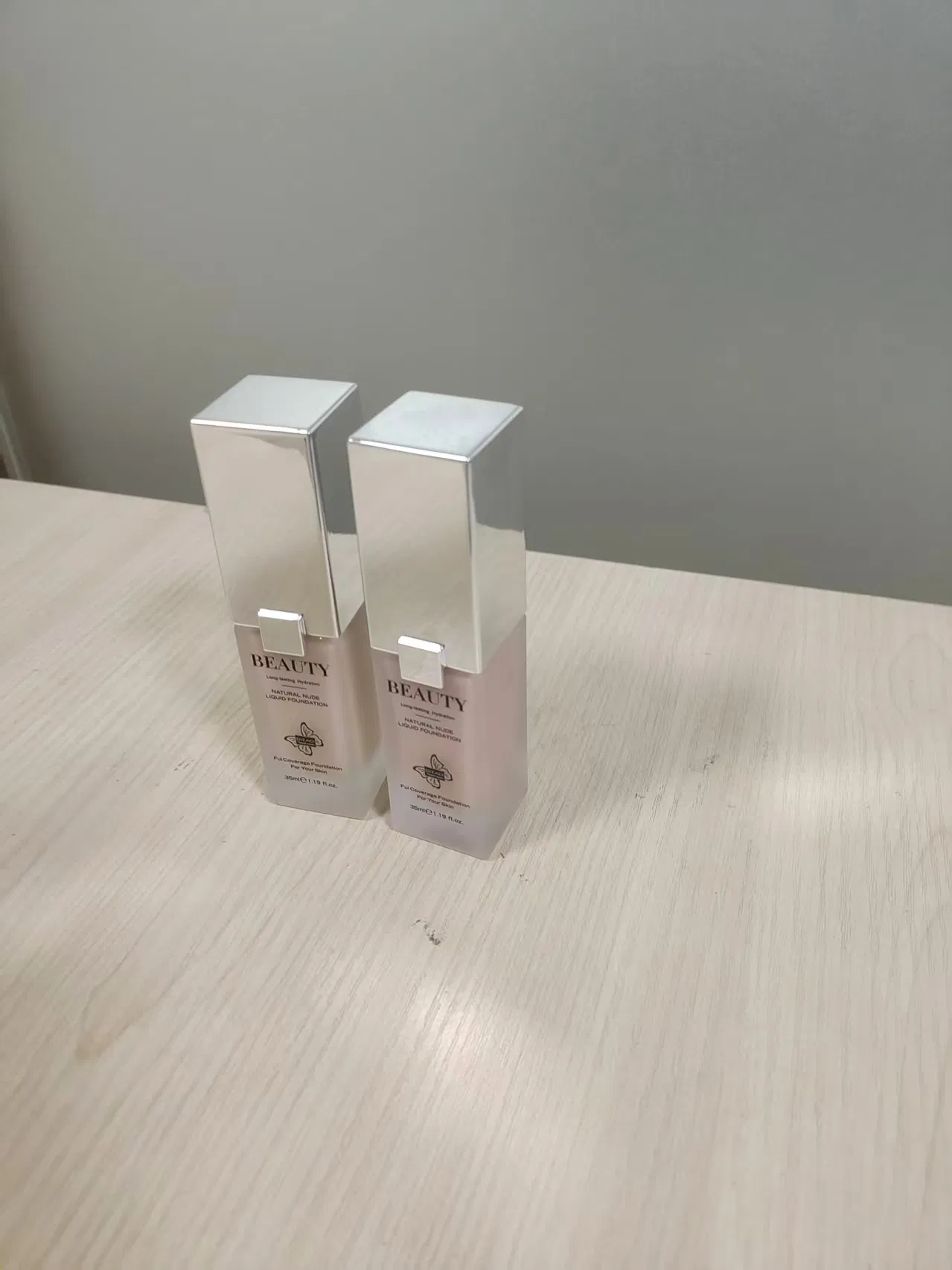 Dizao Long-Lasting Hydration Natural Nude Liquid Foundation