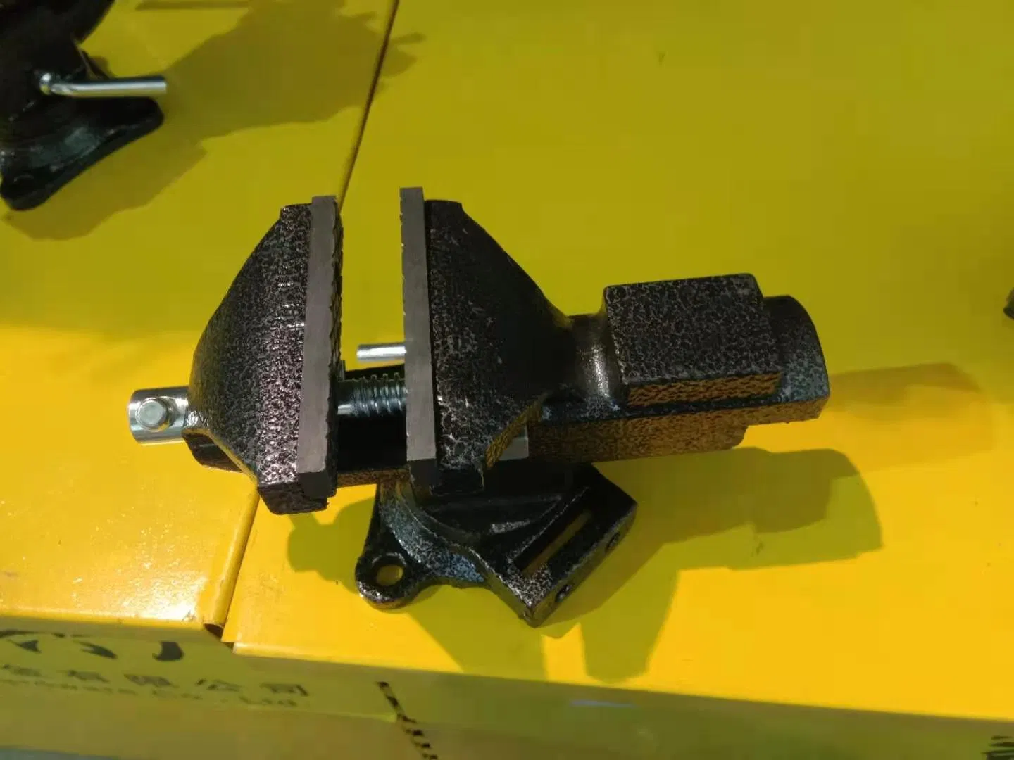 Слесарные тиски 3 в 1 с поворотным основанием