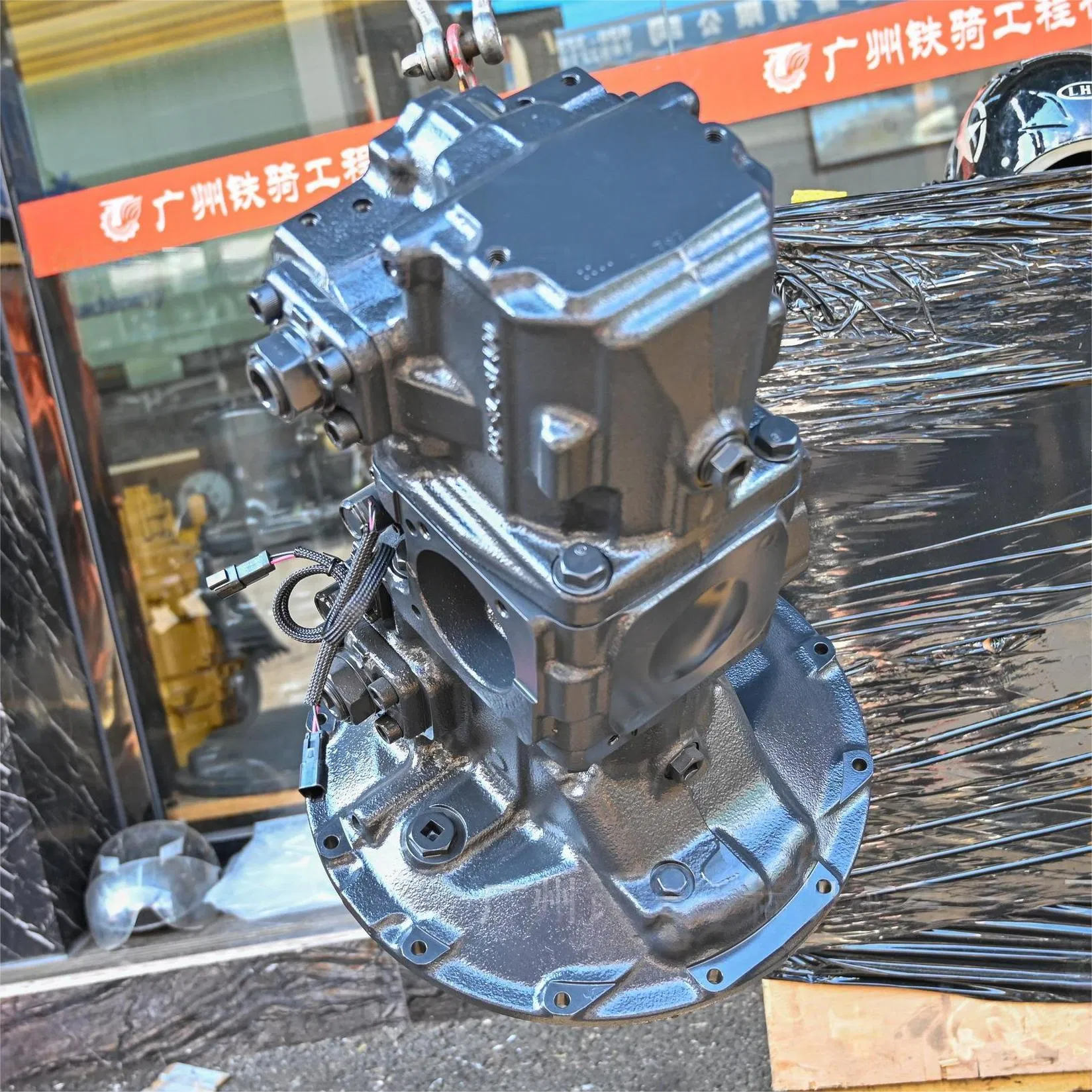 Гидравлический насос Komatsu PC200-8mo 708-2L-00400