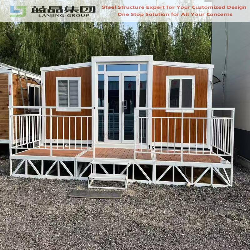 China Factory Prefabricated Residential Container House 40 FT Expandable Container House Home