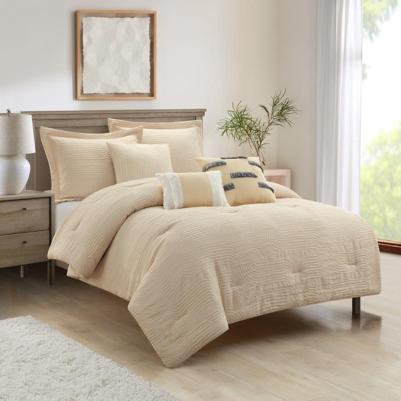 Nantong Tufted and 90GSM Microfiber with 240GSM Poly Filling Geometric Miya Comforter Set