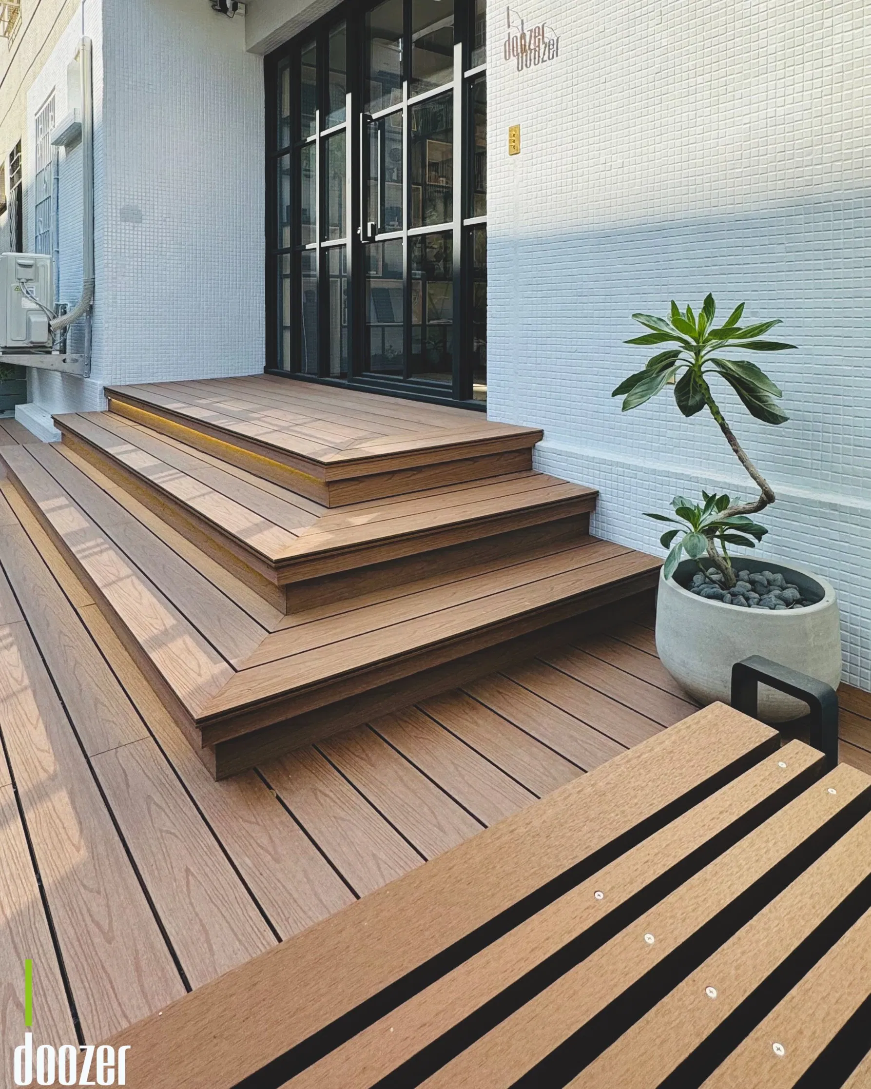 Eco Friendly Easy Install Waterproof Firproof UV Resistance Swimming Pool WPC Composite Flooring for Outdoor Landscape