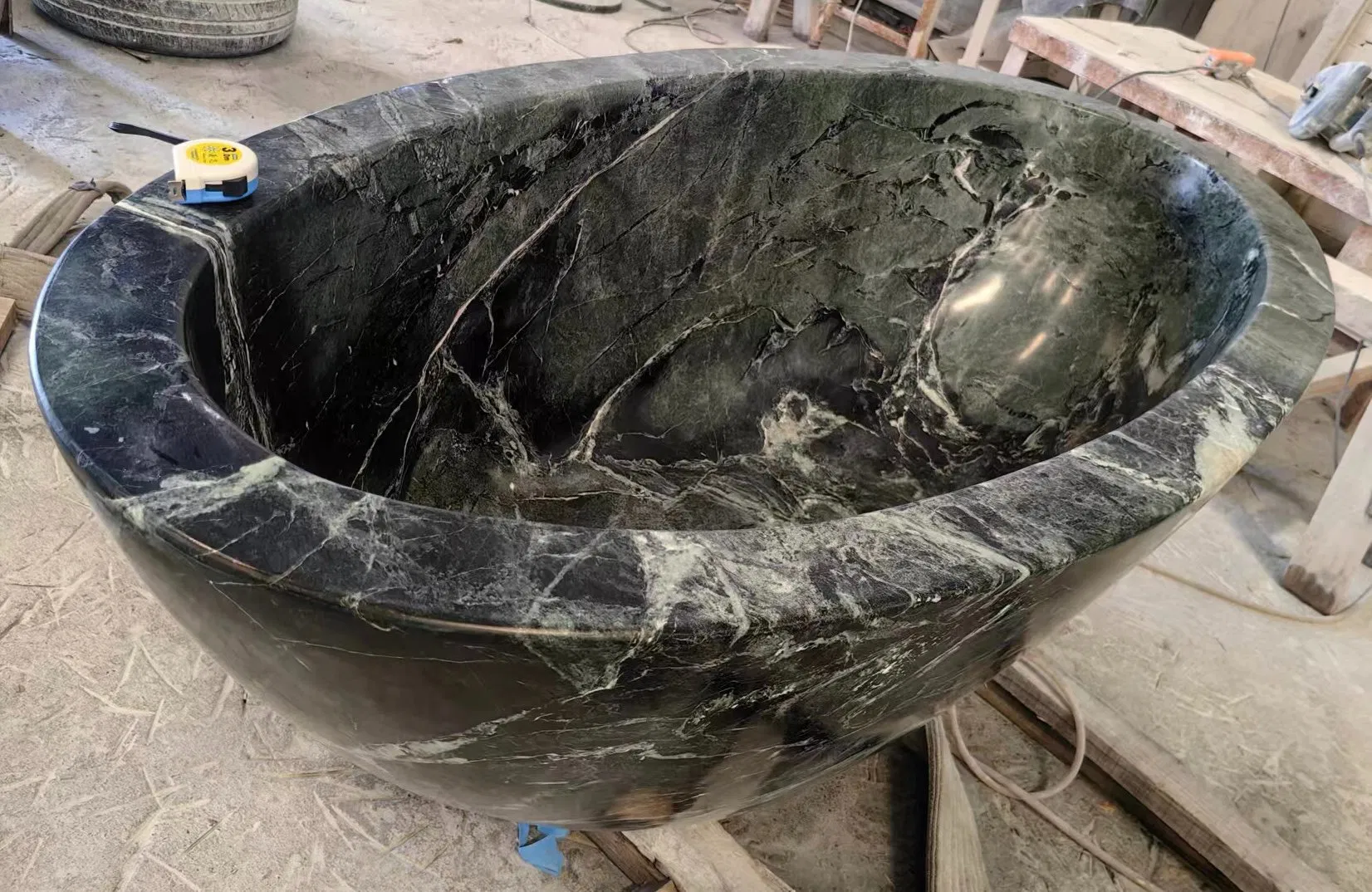 Customized Natural Stone Polished Verde Alpi Green Marble Bathtub for Home/Hotel/House/Resorts/villas Bathroom decoration