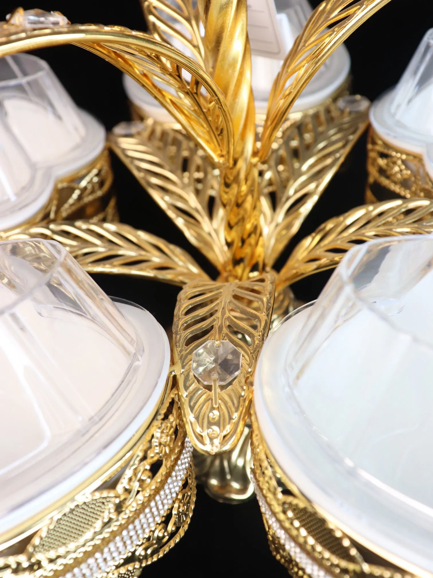 Elegant Fruit Tray with Gilded Ironwork and 5 Plastic Bowls