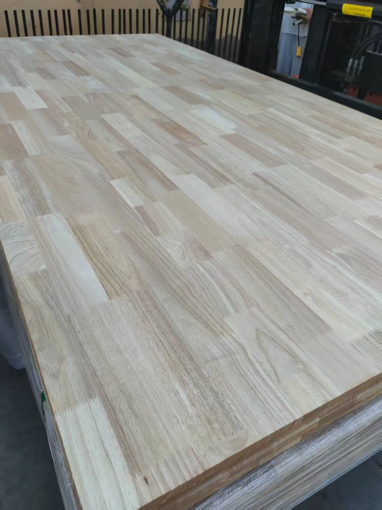Hot Sale 2440*1220*18mm Rubber Wood Finger Joint Board for Desktop