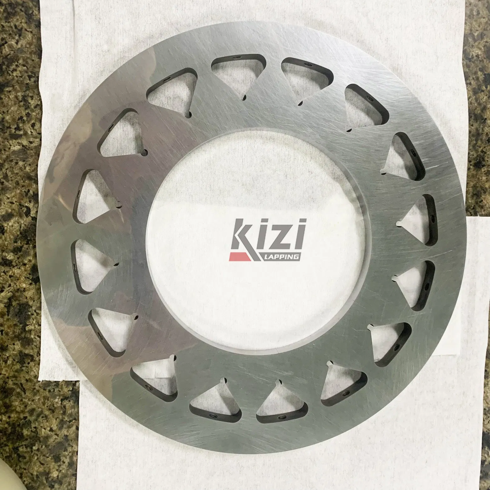 Шлифовальный и доводочный диск из синтетического железа