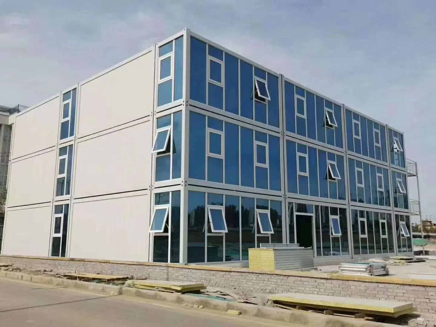 Quick Installation and Affordable Prefabricated/Prefab/Modular/Movable Container House for Mining Camp/Hospital/Dormitory Labor Hotel/Portable Ship