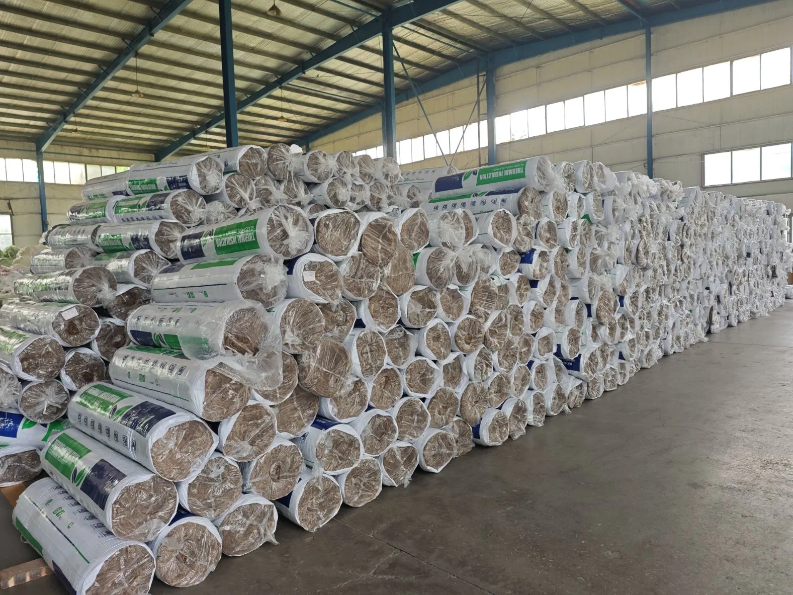 Glass Wool Insulation Roll with Kraft/Aluminum Facing for Roof and Ceiling