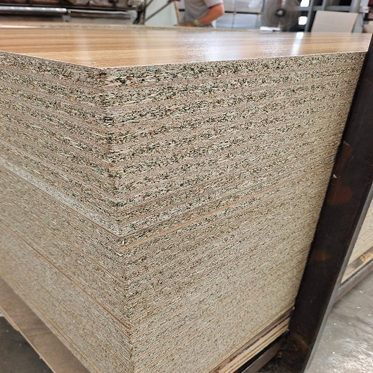 Hot Sale White Melamine Particle Board 9-25mm Chipboard/ Flakeboard/Particle Board for Furniture