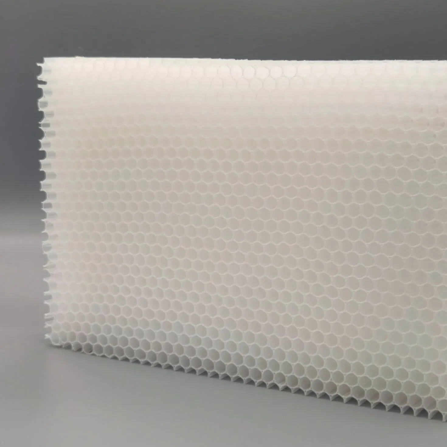 PP Honeycomb Core/Plastic Honeycomb Core Is Used for Air Filter Element/Composite Sheet/Water Saw Cutting Platform.
