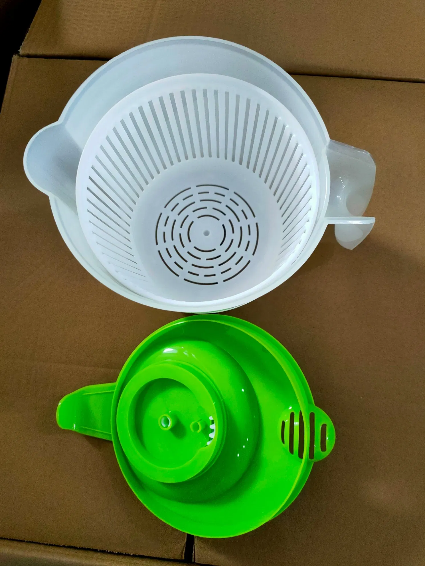 Kitchen Plastic Salad Spinner Water Separator for Fruits and Vegetables