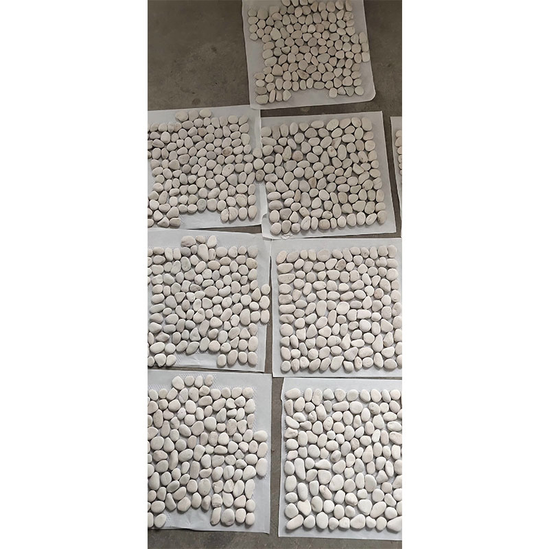 China Natural Polished River Pebble Stone Mosaic on Net Pebbles Mosaics Mesh Tile
