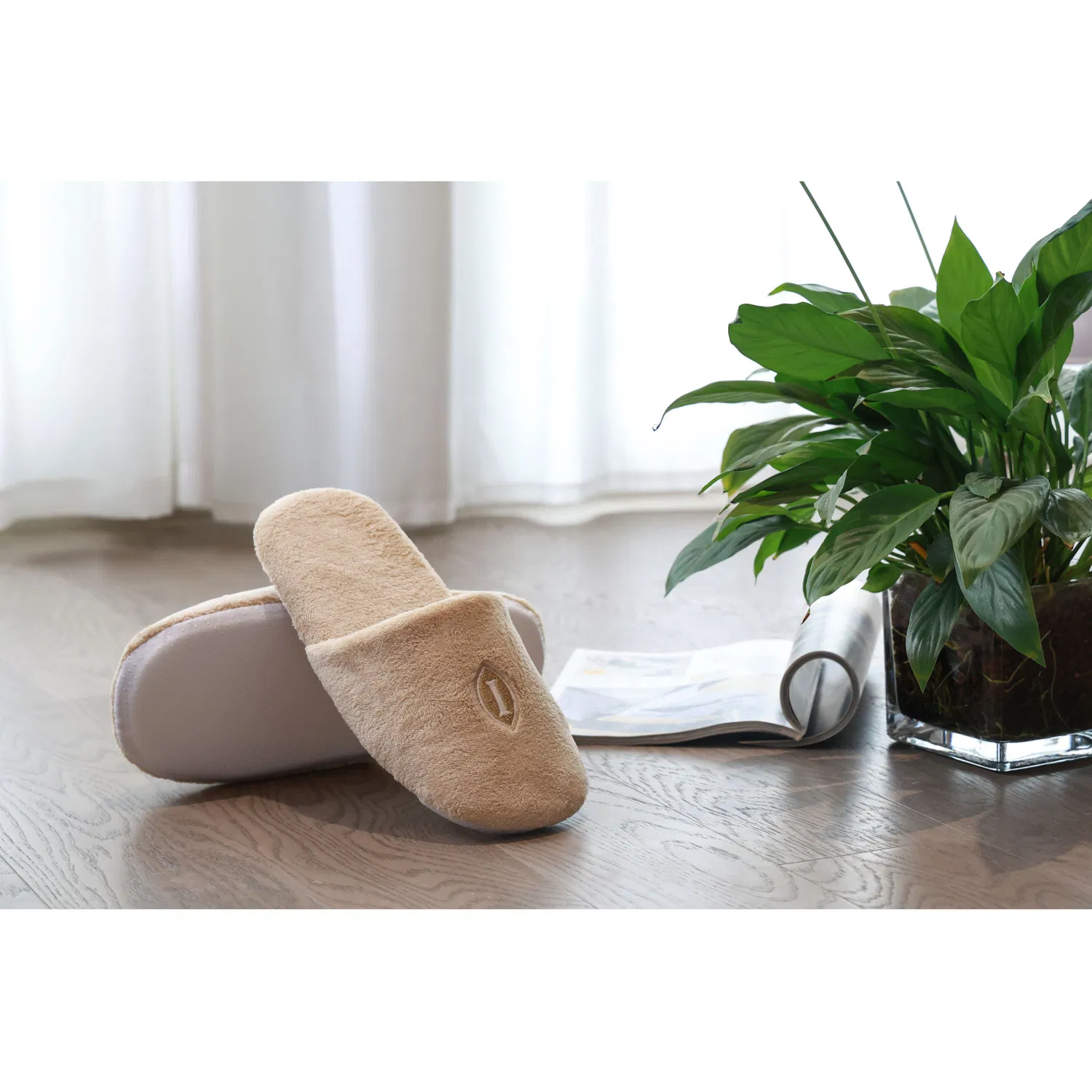 Closed-Toe Thickness-Sole Coral Fleece Slippers Fabric with Plastic DOT Sole for Hotel Resort SPA Purchase Customized