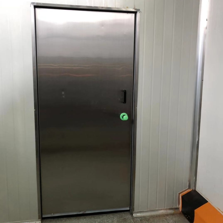 Industrial Thermal Insulated Steel PU Foam Sandwich Panel Pedestrian Hinged Cold Room Swinging Door for Refrigeration Warehouse or Cold Stores