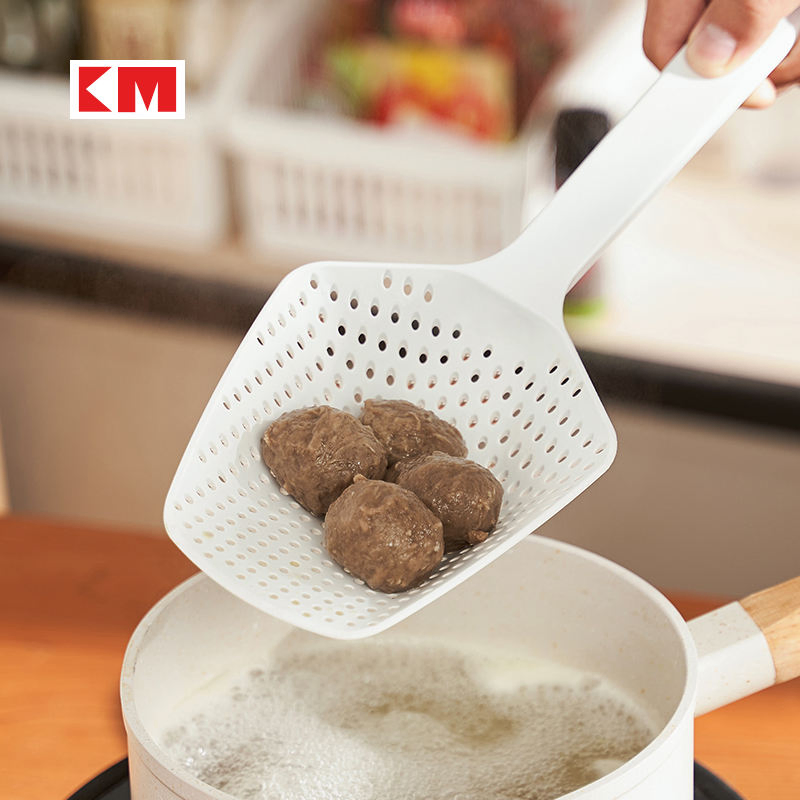 Кухонный дуршлаг-совок KM6016 с длинной ручкой