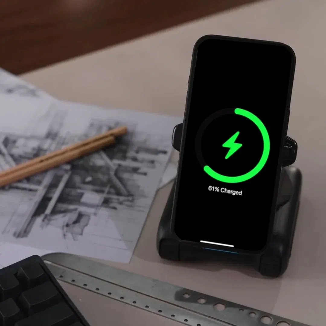 Phone-Powered Robot Stand – Smart Desk Toy with Dynamic Emotions Looi Desktop Companion Robot