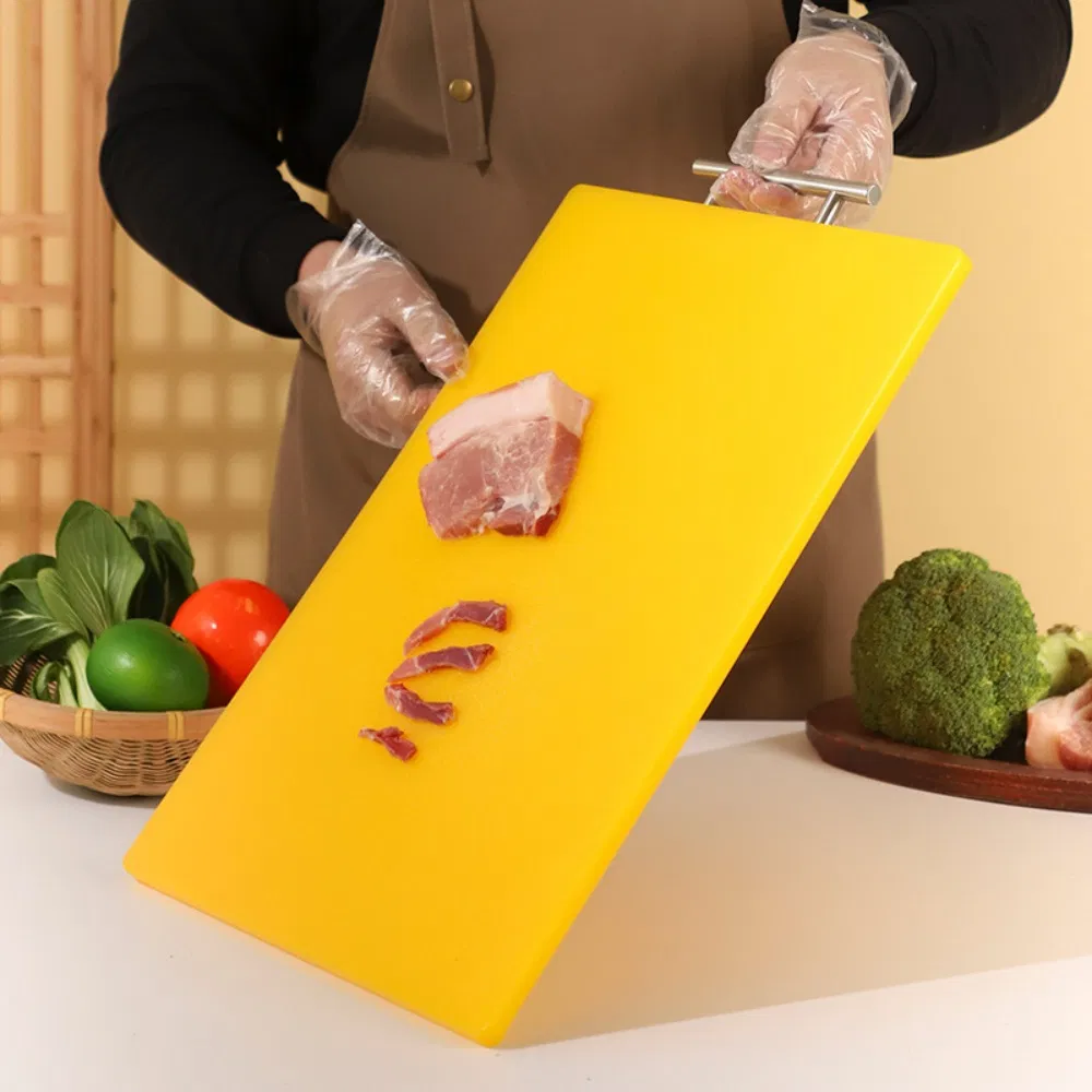 Тонкая пластиковая разделочная доска для маленькой кухни