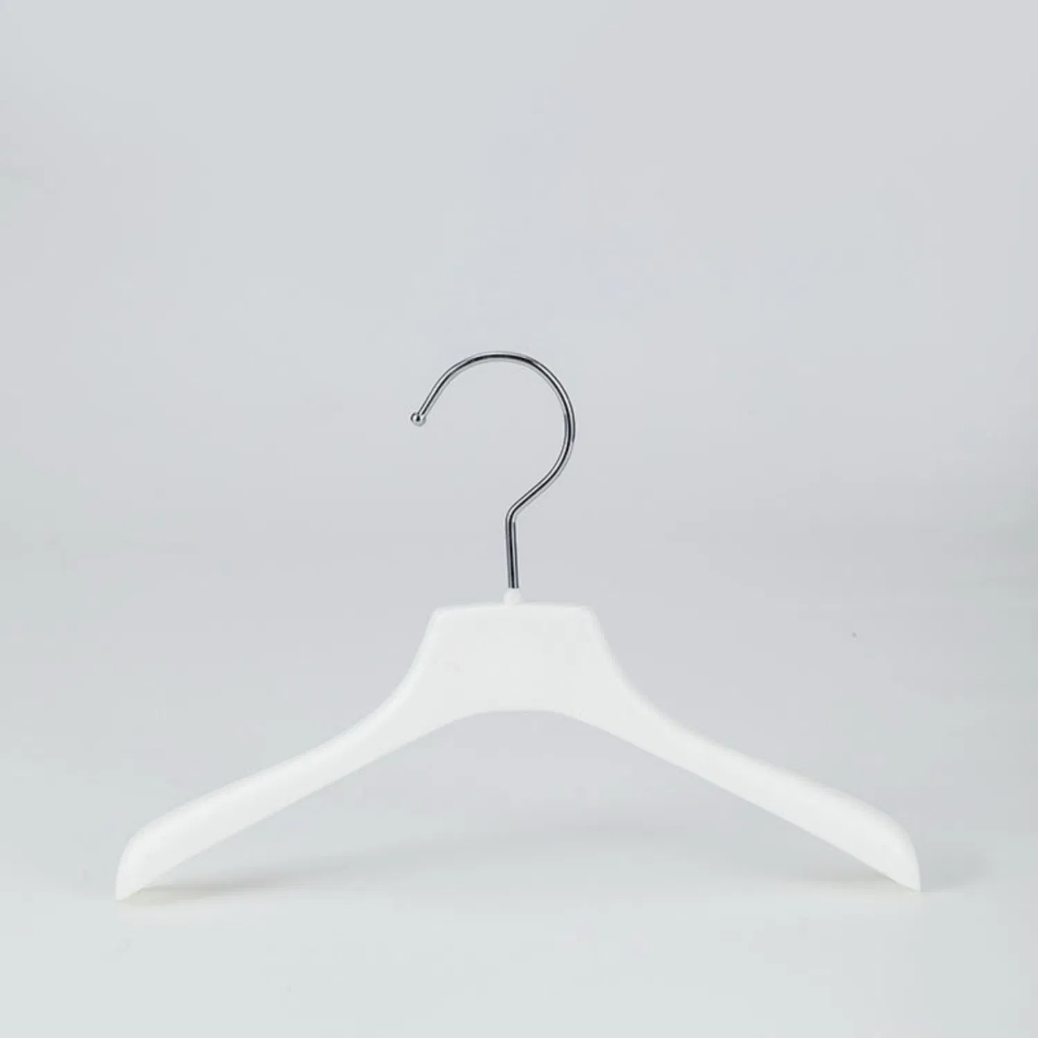 Тонкие пластиковые вешалки для экономии места в шкафу