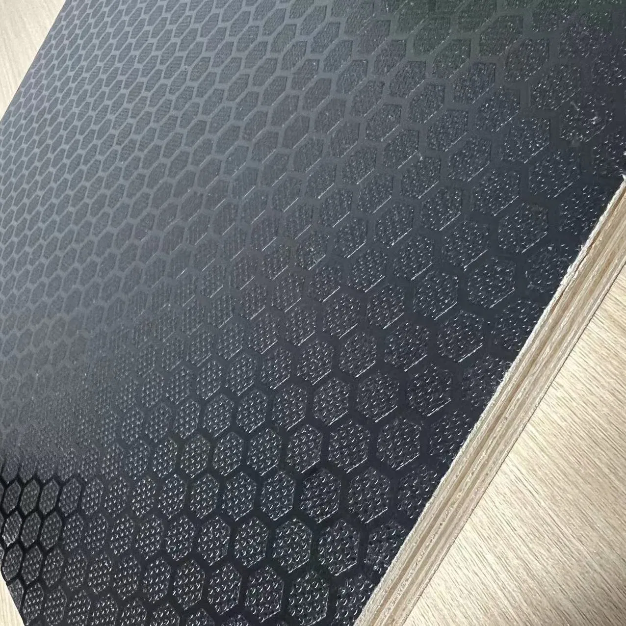 Full Birch/Poplar Wire Mesh Film Faced Plywood Anti Slip Film Facd Plywood
