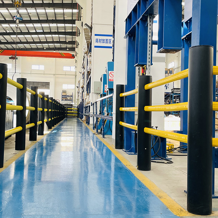 Anti-Collision Stand Column Flexible HDPE Material Crash Barriers Three Rackend Barrier