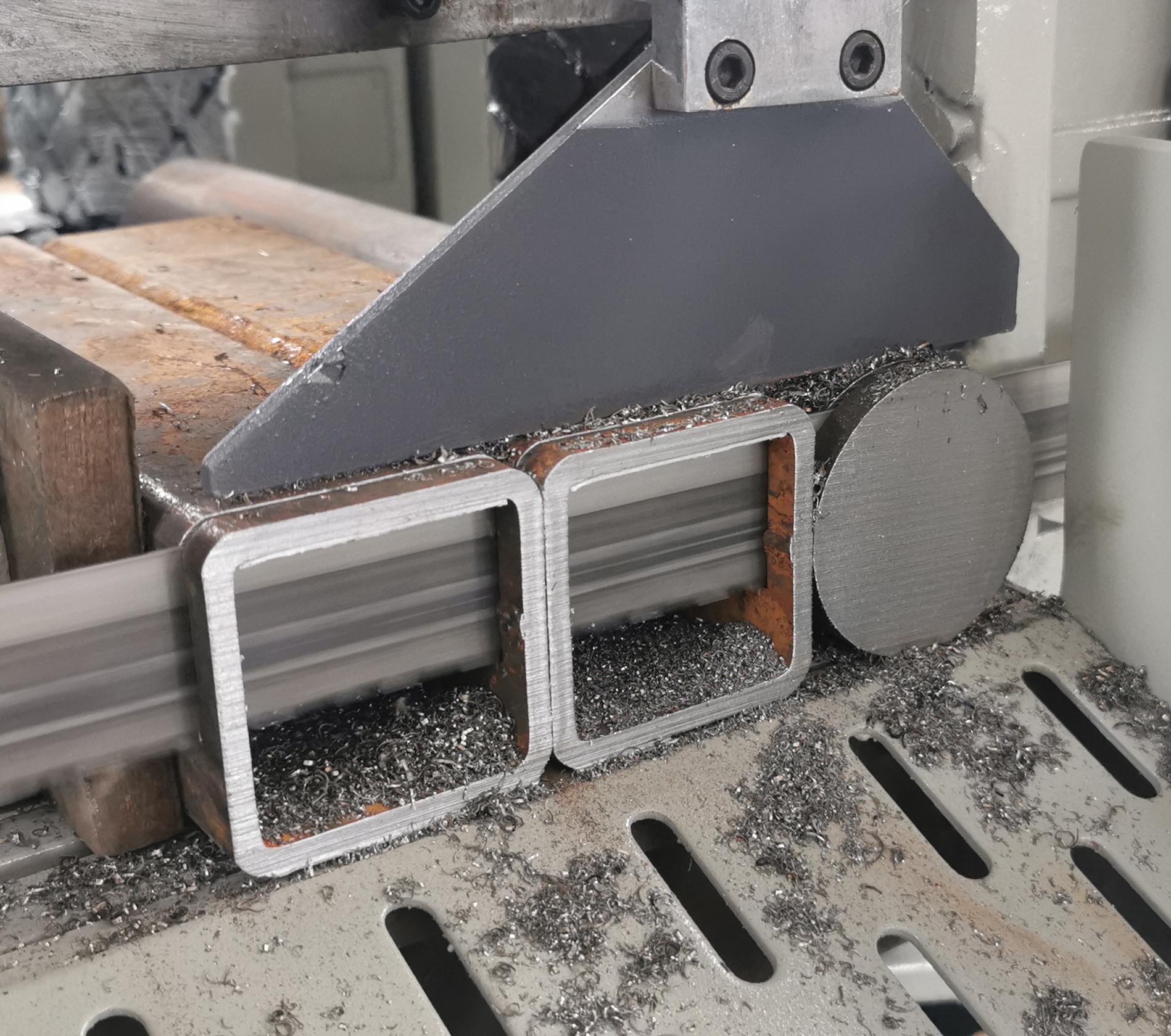 Станок ленточнопильный автоматический по металлу нержавейке и алюминию 500 мм