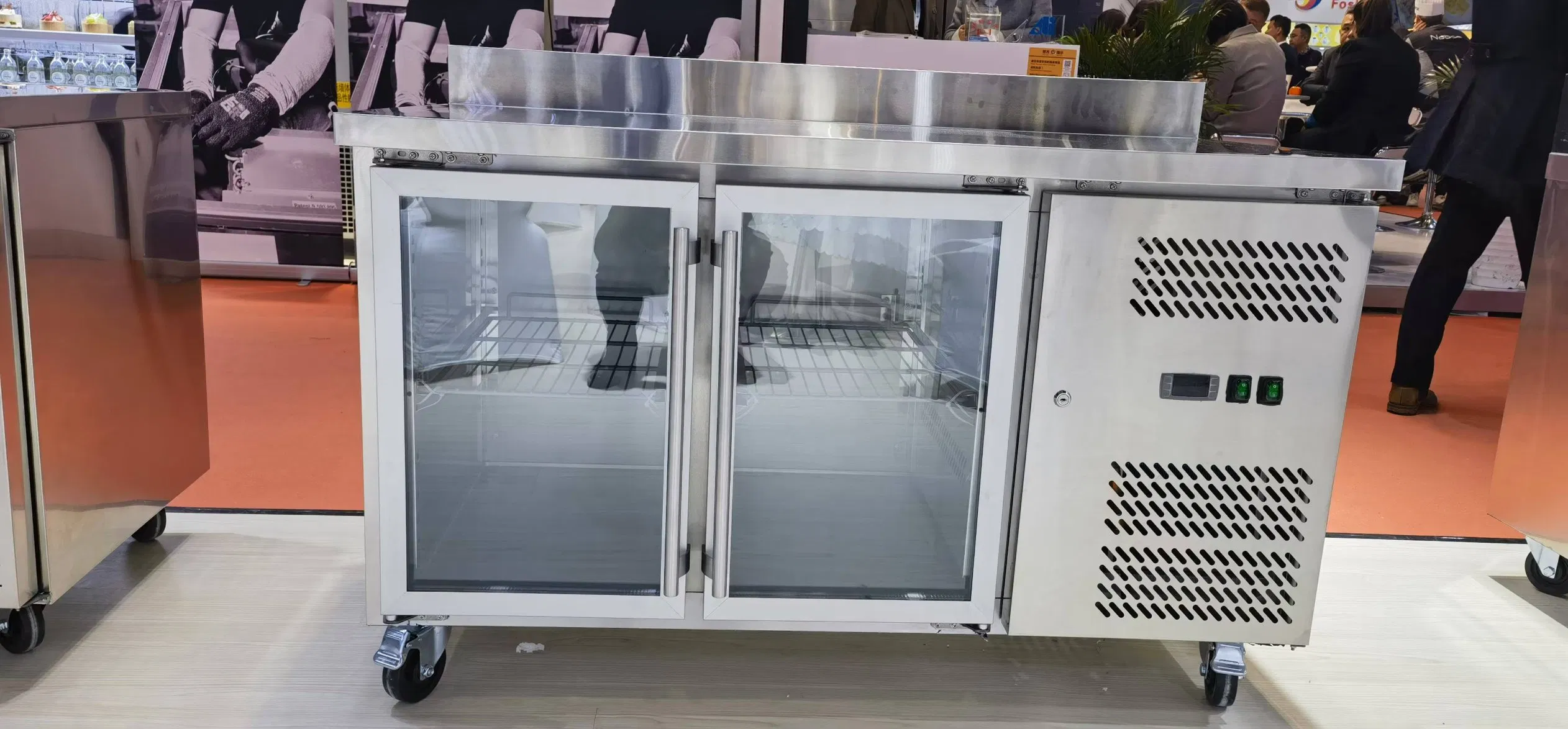 Cnjt Kitchen Restaurant Catering Equipment Freezers for Star Hotel Supplies with One Stop Solution