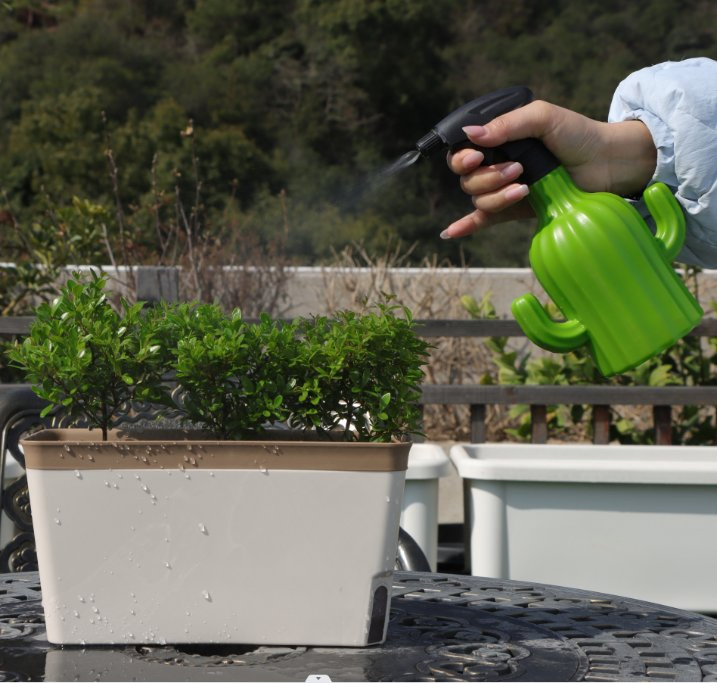 Watering Can Indoor Outdoor PP Material and Water Cans for House Plants Long Spout Plating Water Can