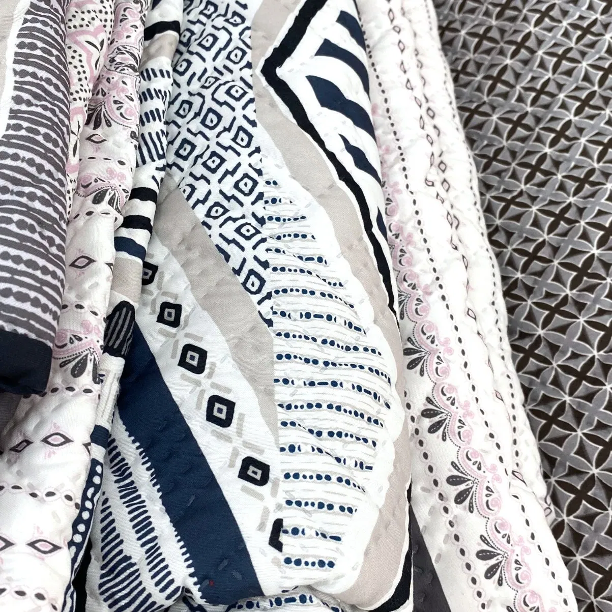 Ultra Soft High Quality Cozy Breathable Quilt Coverlet Bedding Set with Ultrasonic Stitching