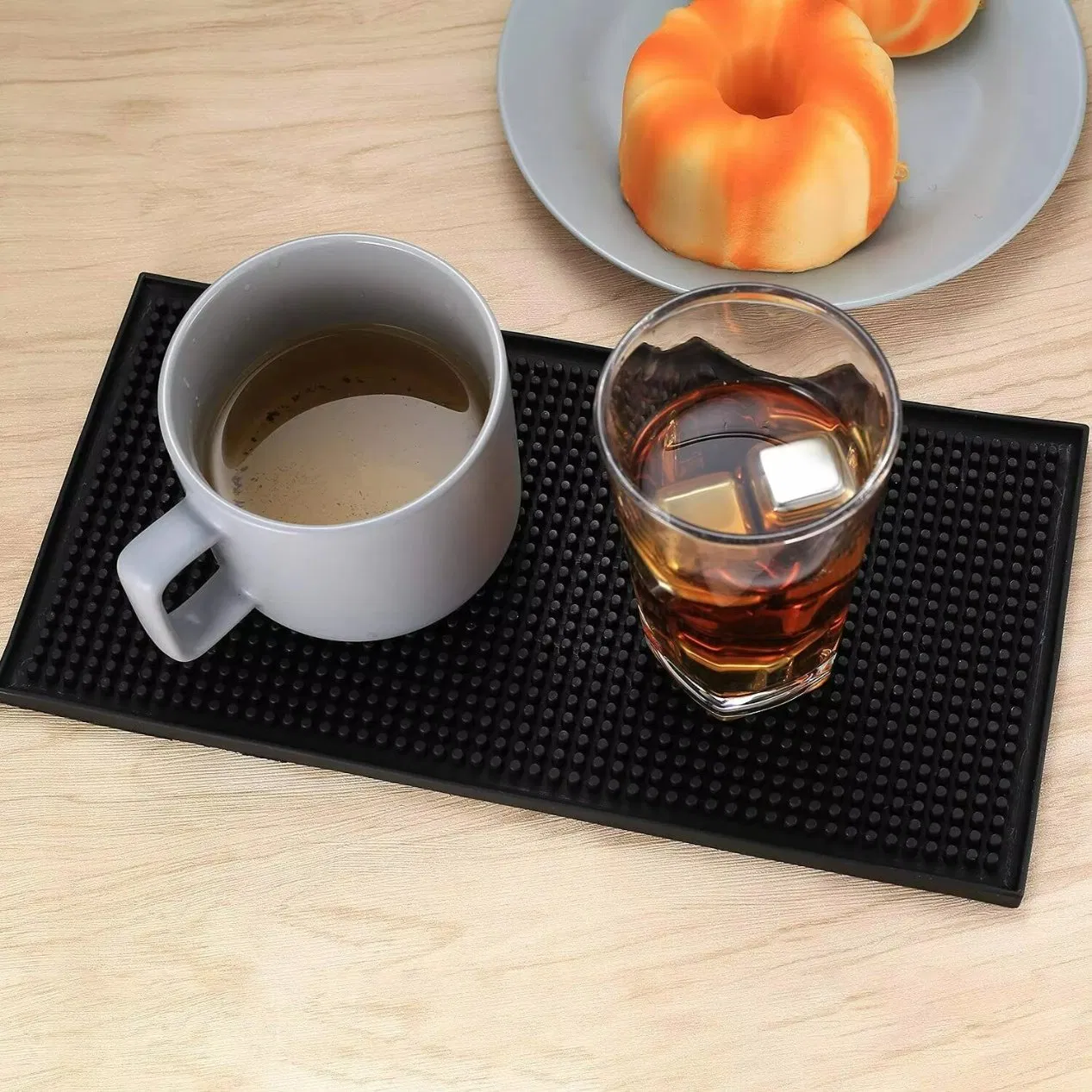 Customized Logo Counter Top Black Non-Slip Rubber Bar Mat Mini Cocktail Mat Silicone Drip Bar Mat for Spills