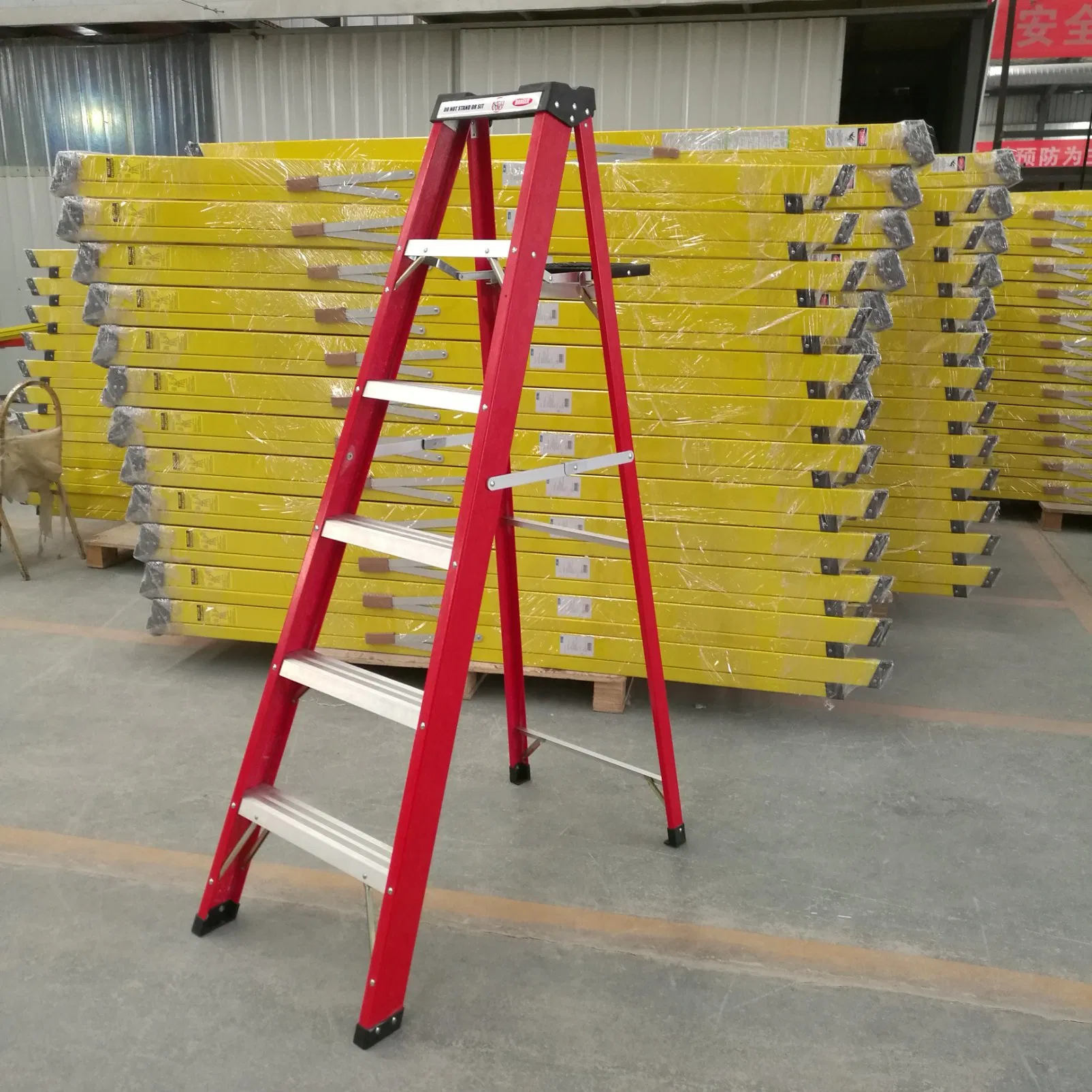 4-8 Feet Fiberglass Step Ladder for Paint and Interior Finish Use with En131 Certificated