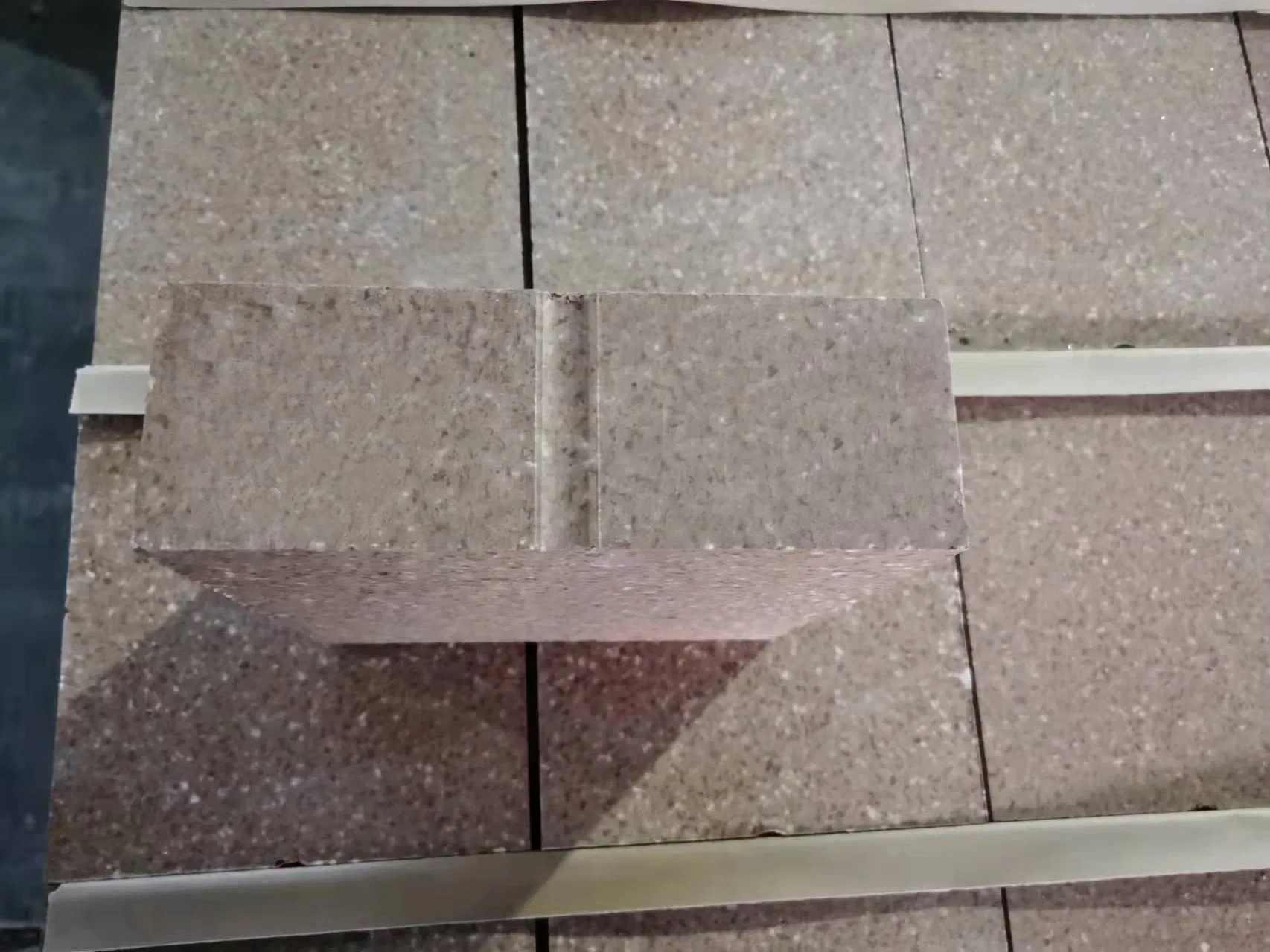 Магнезито-глиноземный огнеупорный кирпич MLJ85 для печей