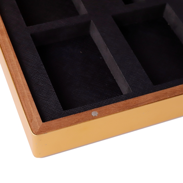 Mahogany Cigar Humidor with Glass Top and Humidifier